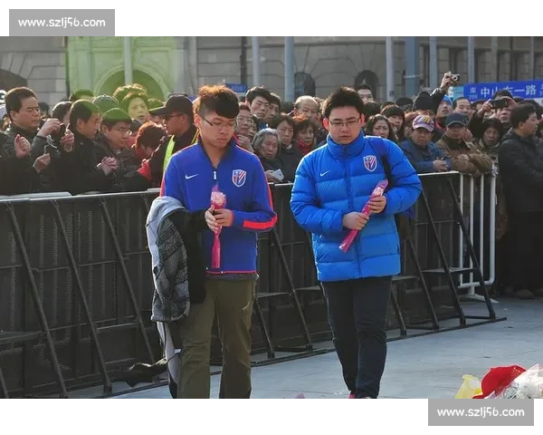 川超星光寄哀思:球迷亮灯送别小球迷林子金